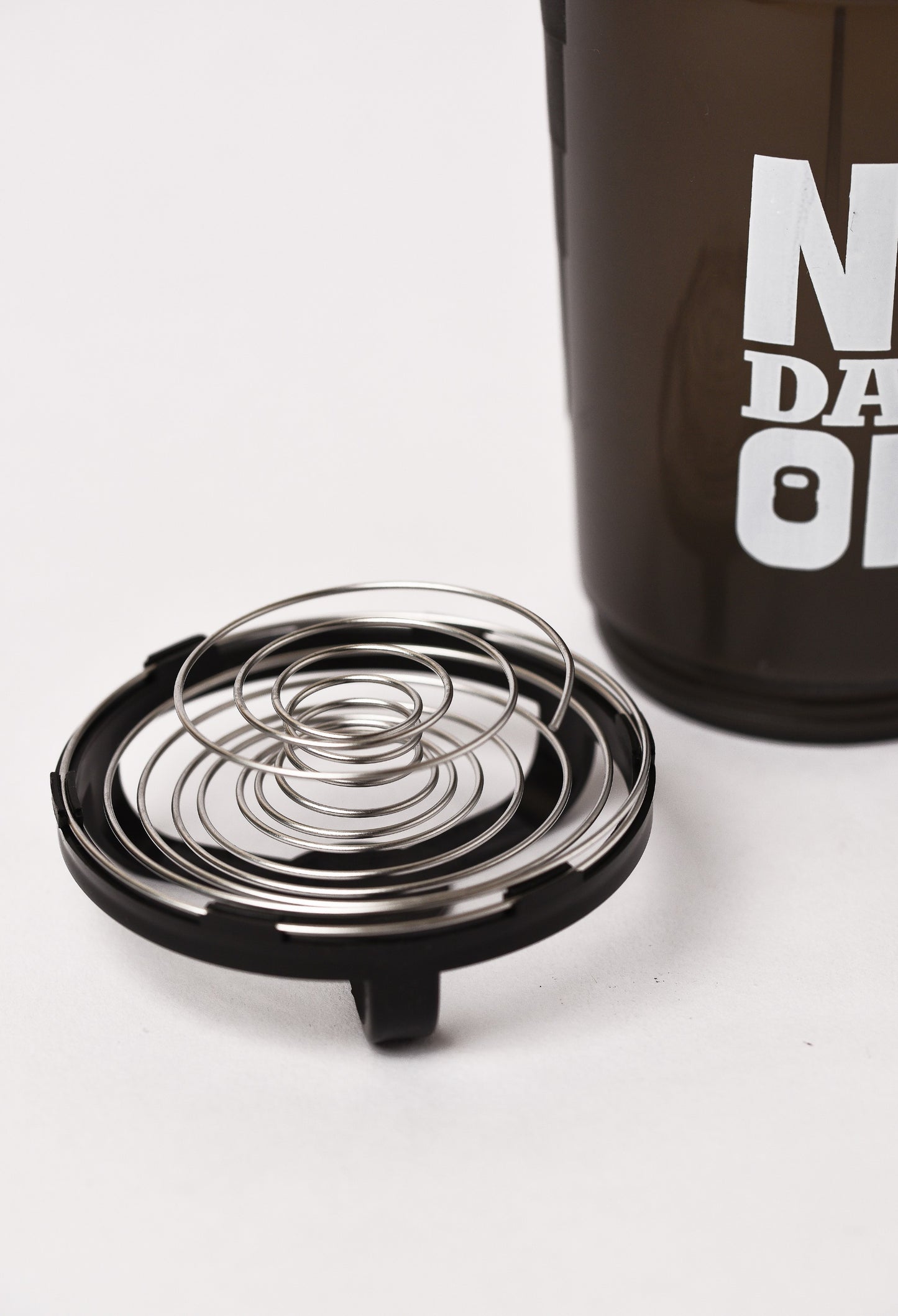 No Days Off - Protein Shaker Pro 700ML - Red Strong Soul Accessories