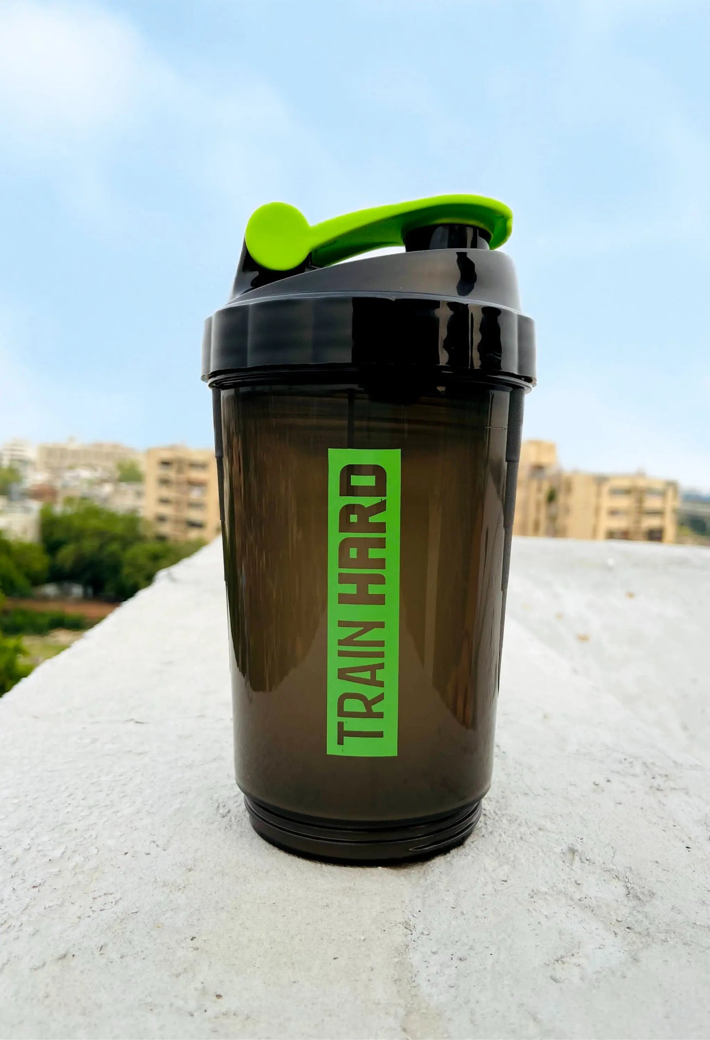 Shaker - Train Hard - Protein Pro 700ML - Green - Strong Soul