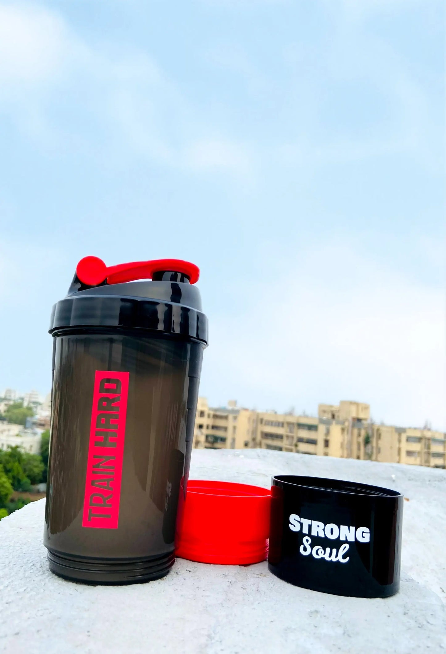 Shaker Train Hard - Protein Pro 700ML - Red - Strong Soul