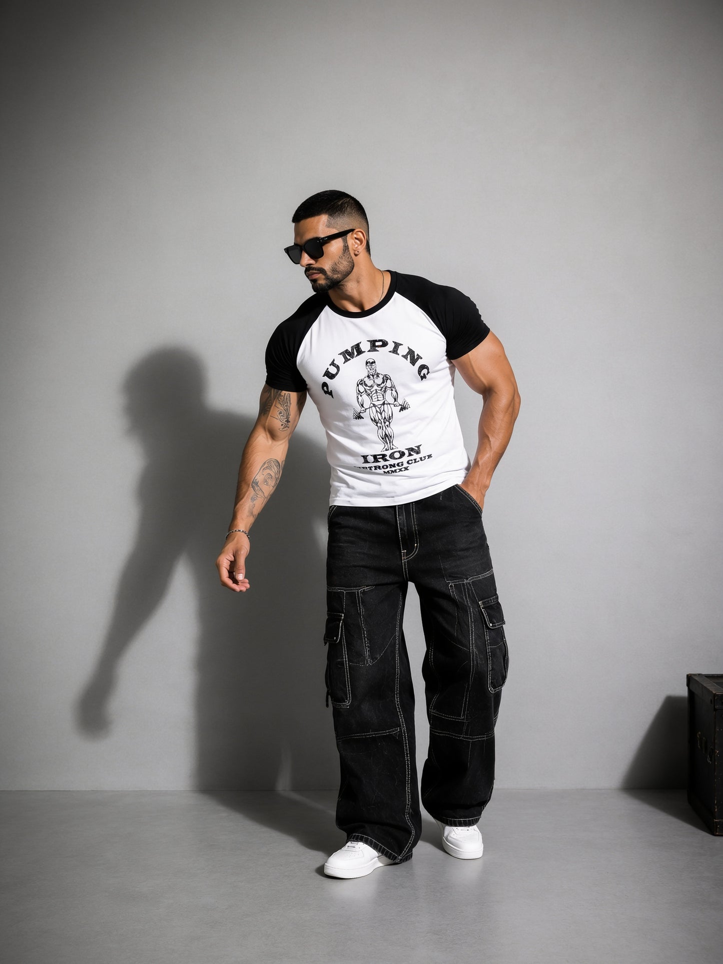 White Black - Pumping Iron - Raglan T-Shirt