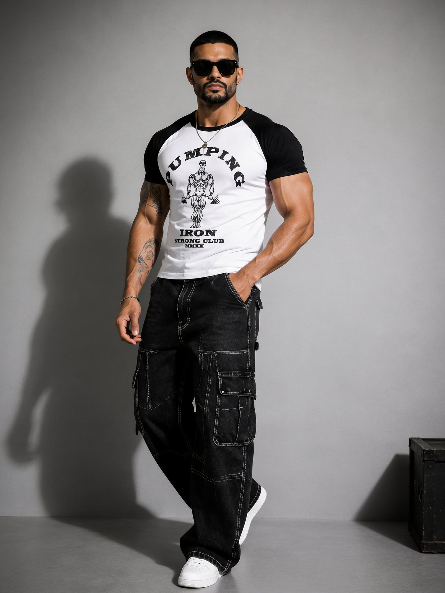White Black - Pumping Iron - Raglan T-Shirt