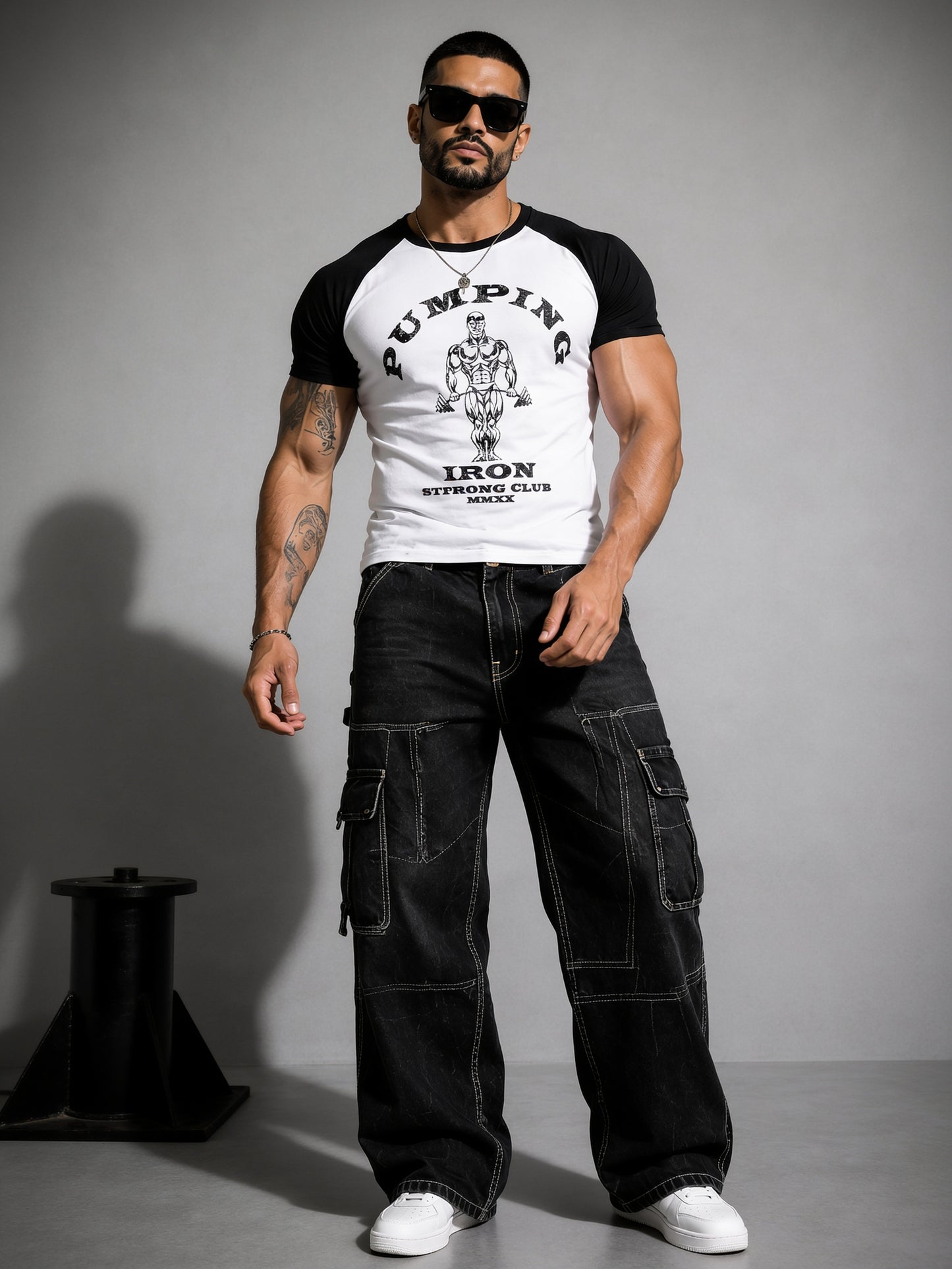 White Black - Pumping Iron - Raglan T-Shirt