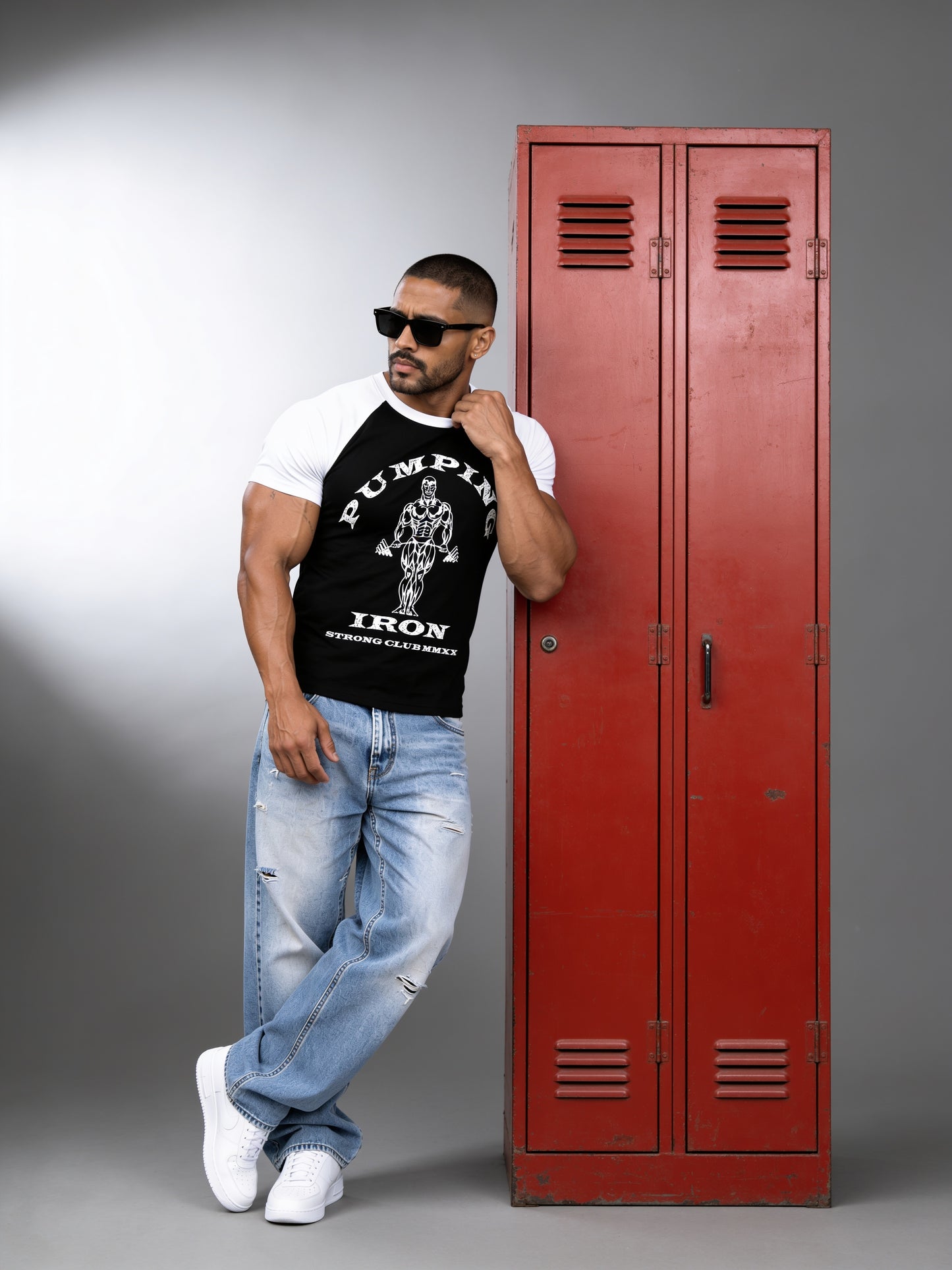 Black White - Pumping Iron - Raglan T-Shirt