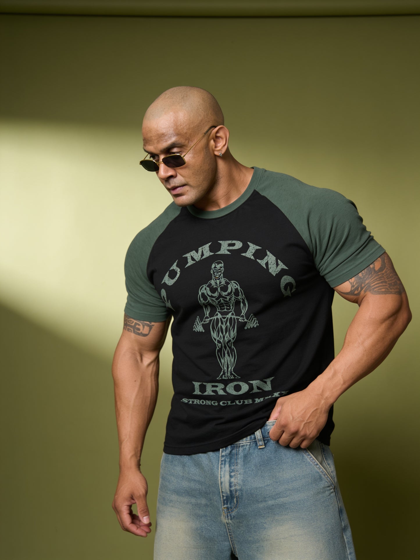 Black Green - Pumping Iron - Raglan T-Shirt